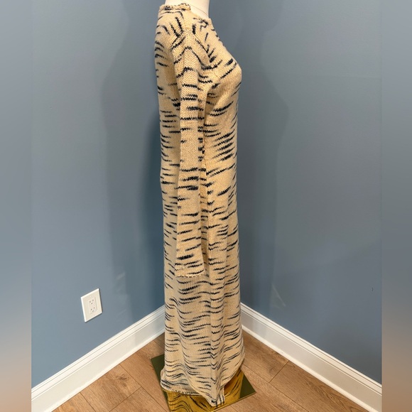 Boohoo Beige and Navy Patterned Long Sleeve Dress Size 8 - Picture 3 of 8